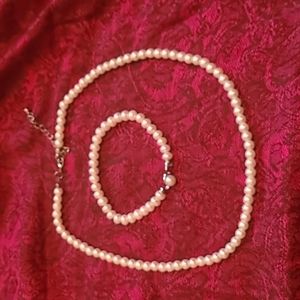 Faux pearl necklace and bracelet set